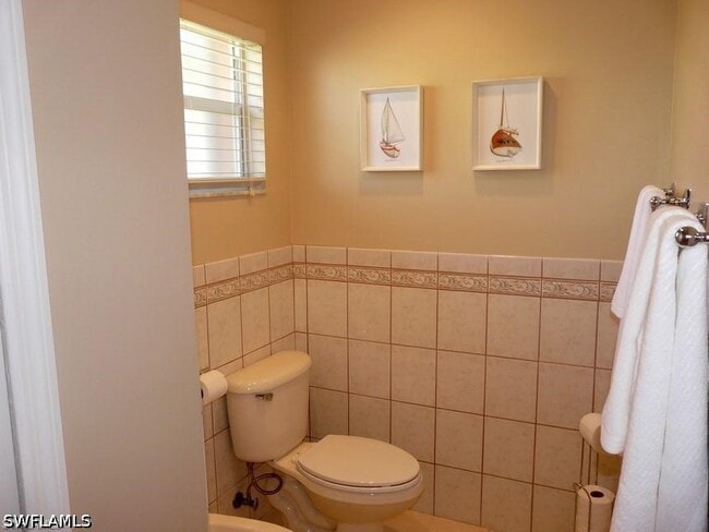 Building Photo - 264 Castaways St