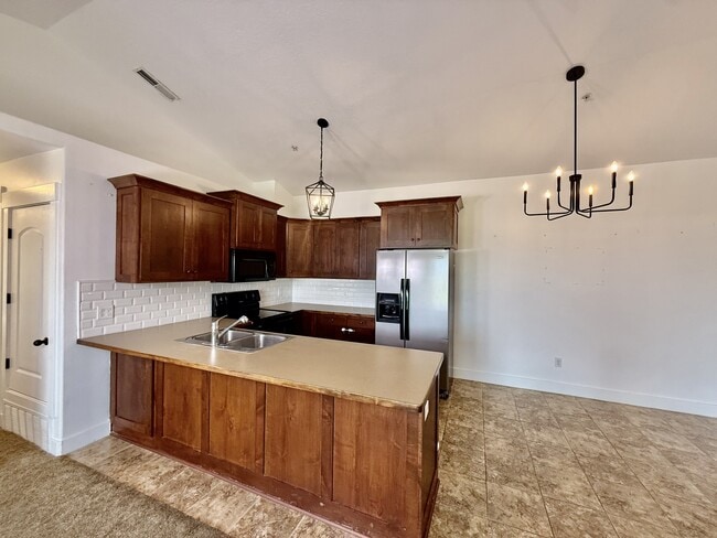 Building Photo - 1045 S 1700 W