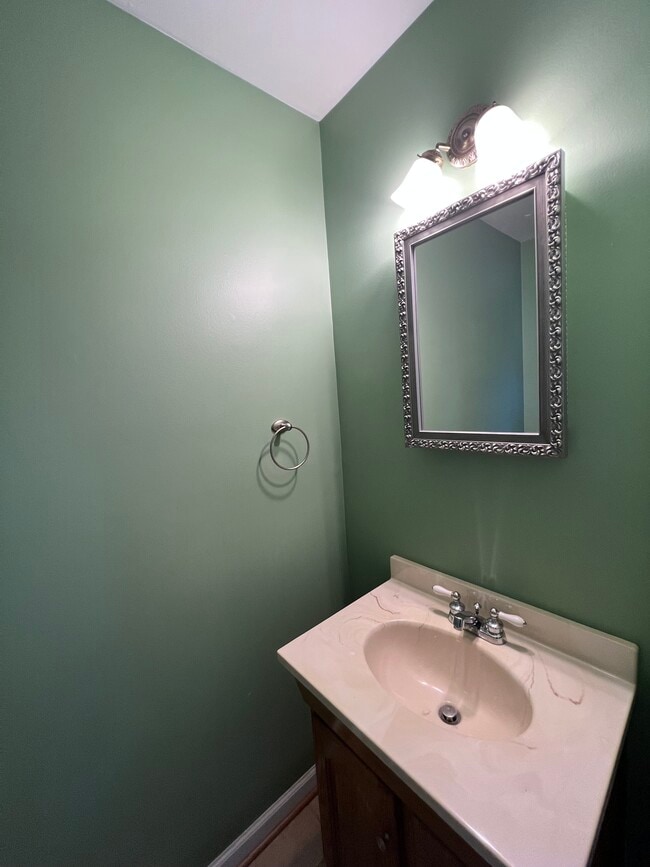 Building Photo - 17 Gallorette Ct