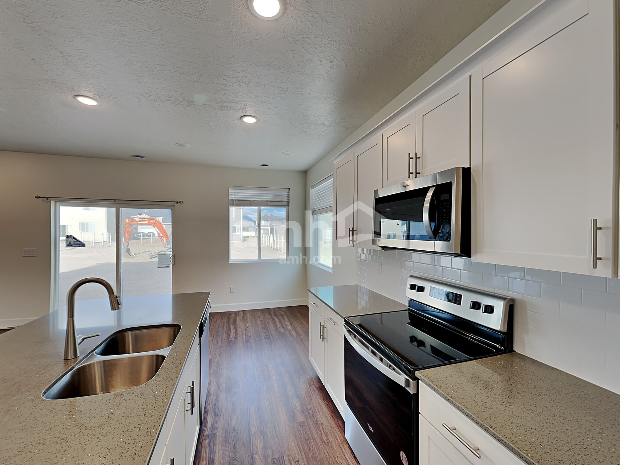 Building Photo - 226 N Dry Crk Rd