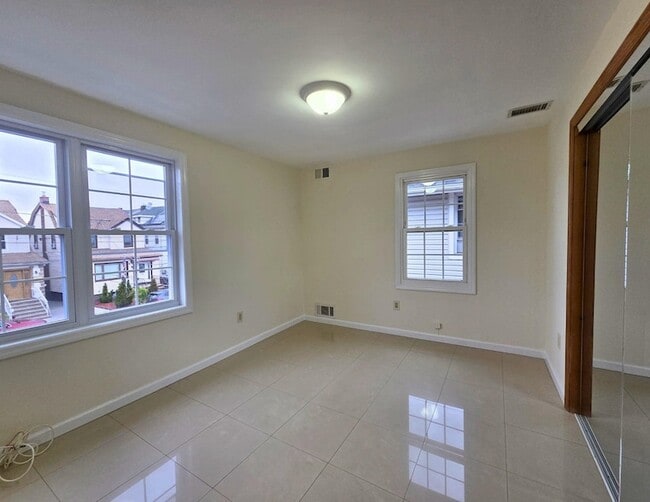 Building Photo - 911 80th St