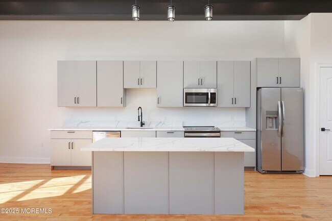 Building Photo - 179 Chelsea Ave
