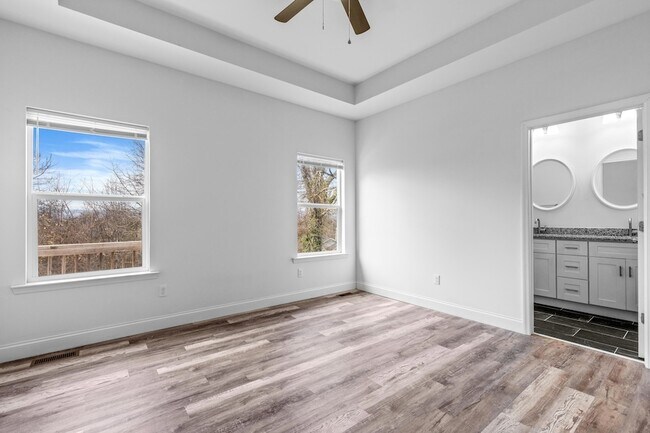 Building Photo - 1213 N Chamberlain Ave