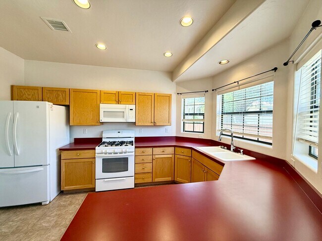 Building Photo - Great home in 55+ community