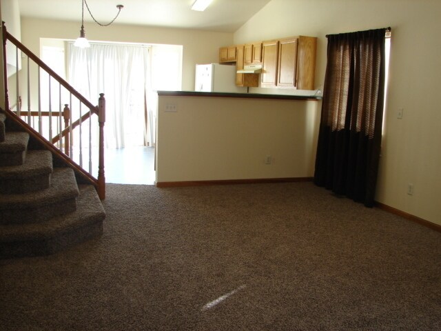 Building Photo - 6231 Gossamer St