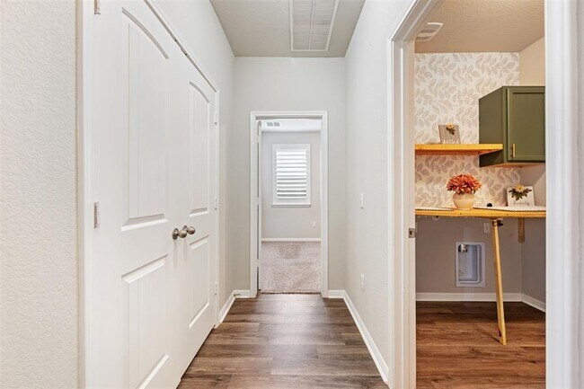 Building Photo - 505 Blue Sage Dr