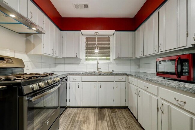 Building Photo - 5819 Anaqua Dr