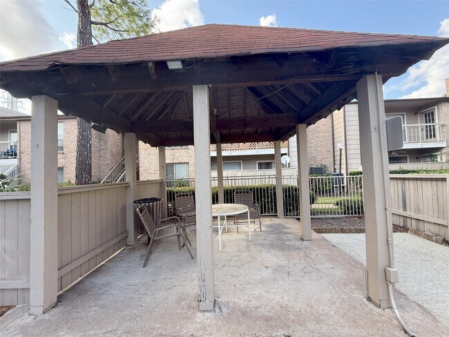 Building Photo - 2100 Wilcrest Dr
