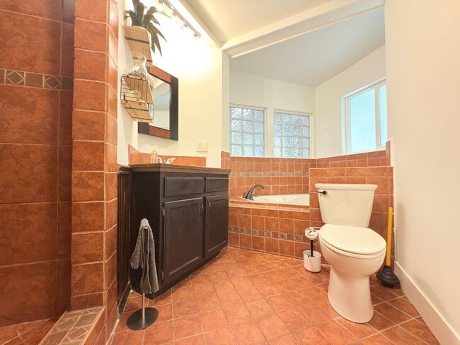 Building Photo - Luxury 4-Bedroom + Bonus Room Home in Gated Shadow Hills Community – Short & Long Term Available