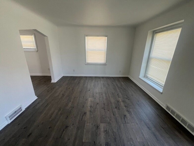 Building Photo - 22144 Moross Rd