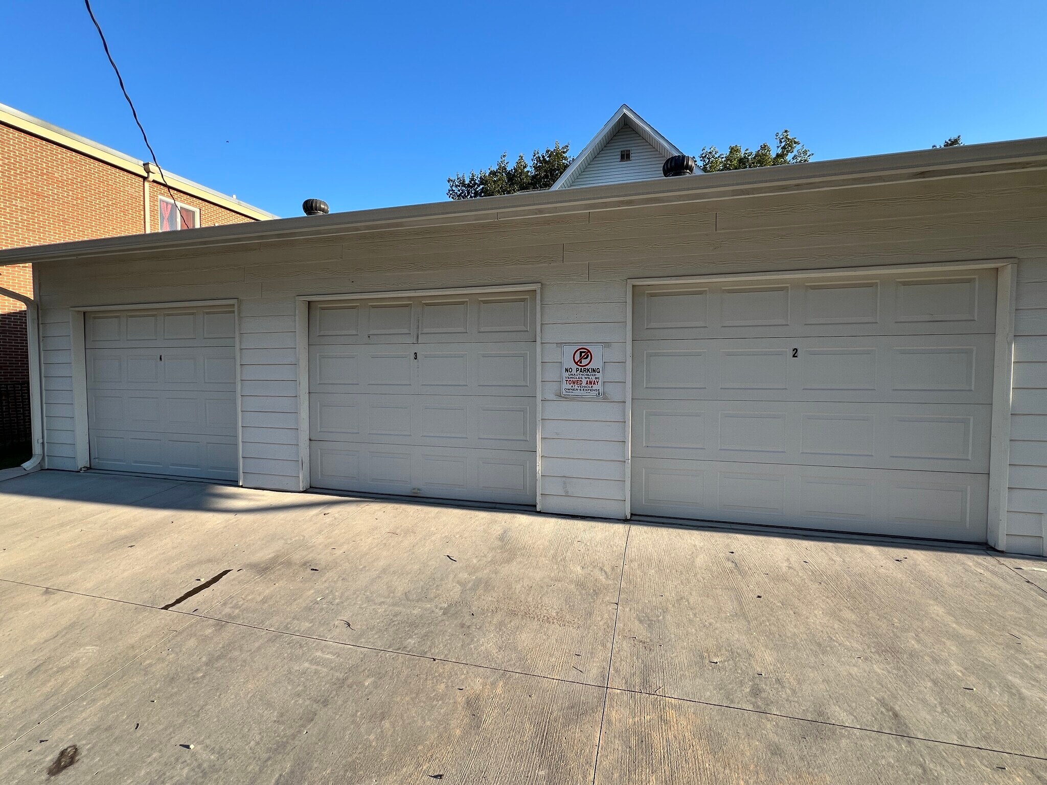 Secured Parking - 3260 Starr St