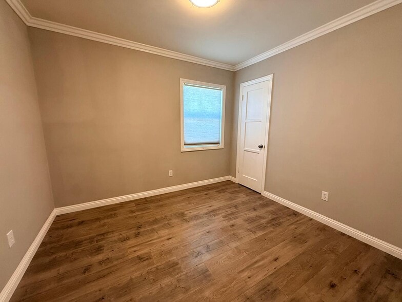 Building Photo - 5656 Garypark Ave