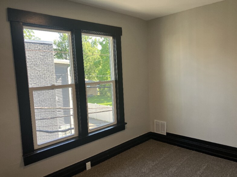 Building Photo - 326 Taylor Ave