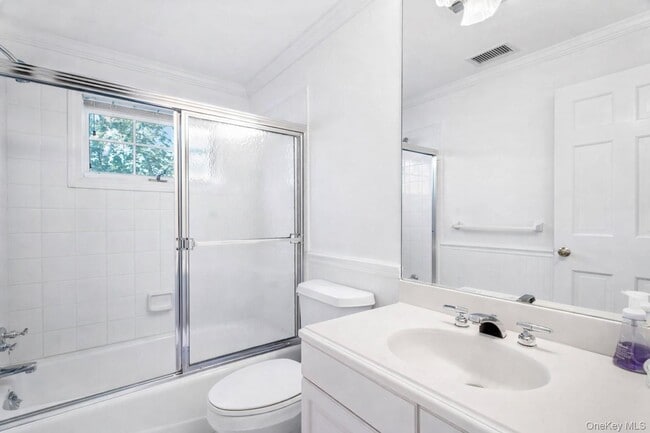 Building Photo - 45 Quogue St