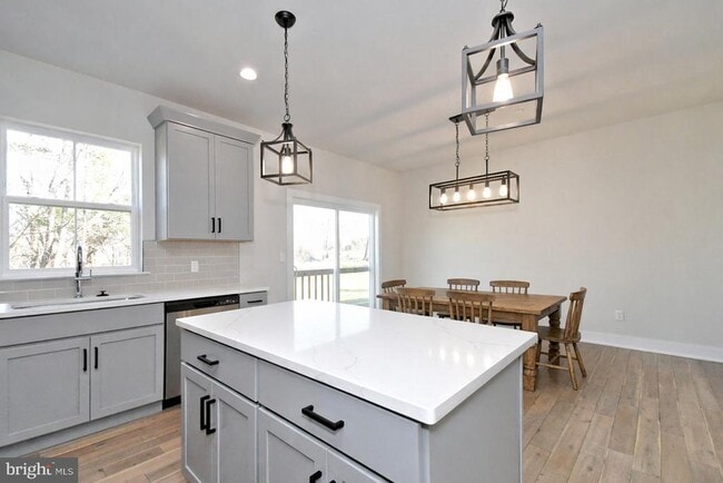 Building Photo - 51 E Clymer Ave