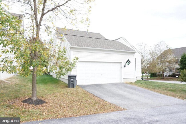 Building Photo - 1403 Hampshire Ln