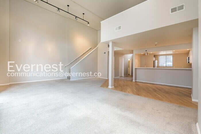 Building Photo - 930 Acoma St