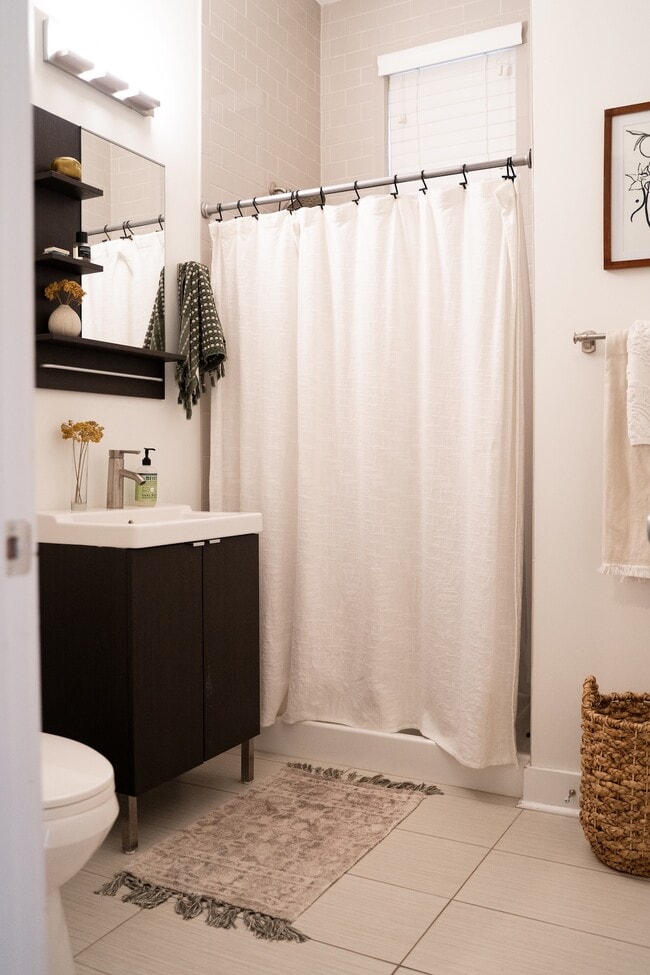 Building Photo - 424 36th Ave N