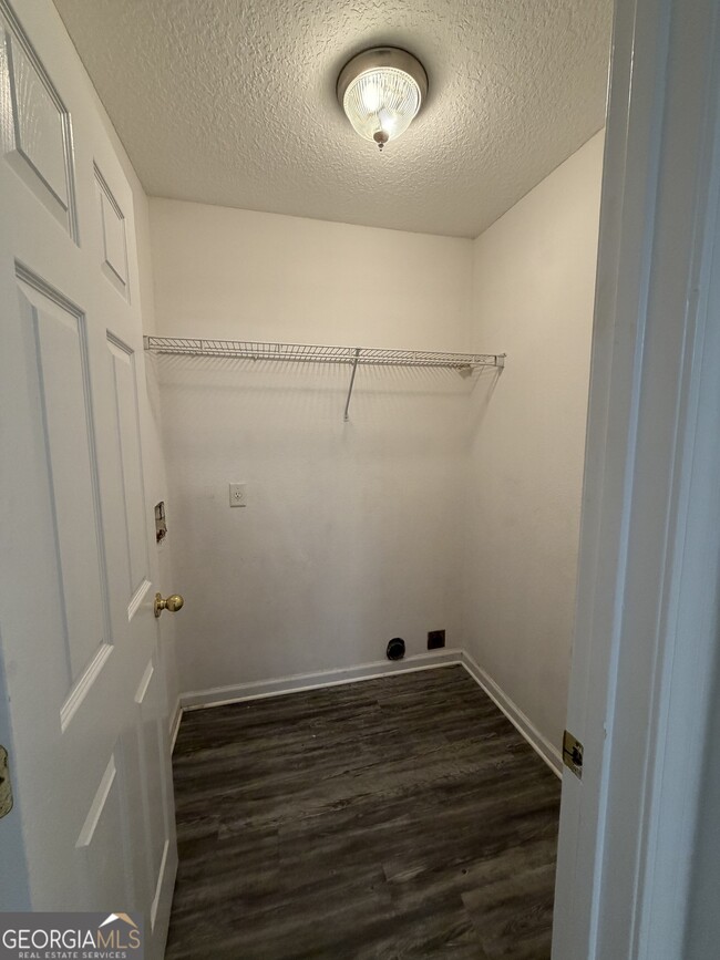 Building Photo - 401 Lawnwood Ct