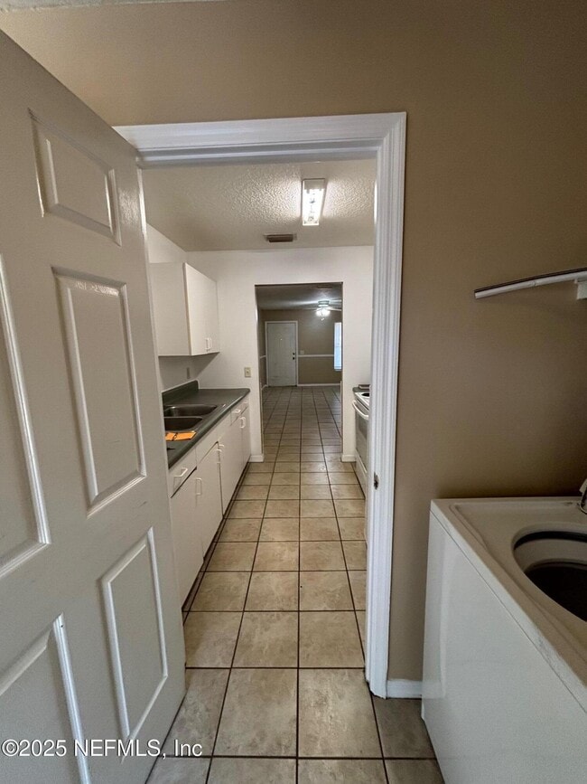 Building Photo - 177 Palmer St