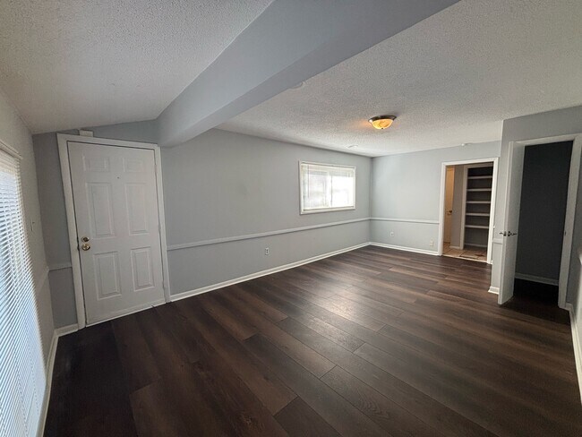 Building Photo - 381 Summerhill Rd