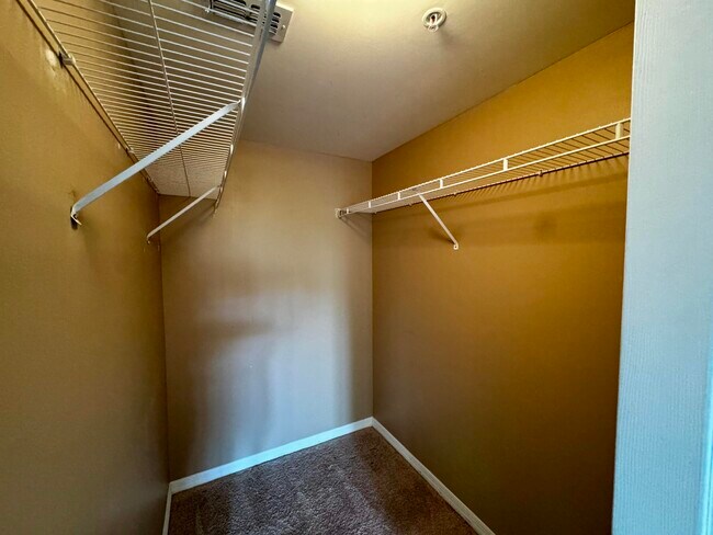Building Photo - 4907 Midtown Ln