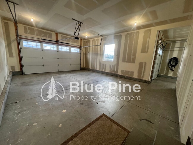 Building Photo - 1104 Cypress Loop