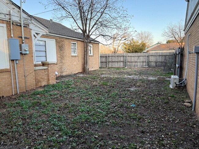 Building Photo - 2201 28th St