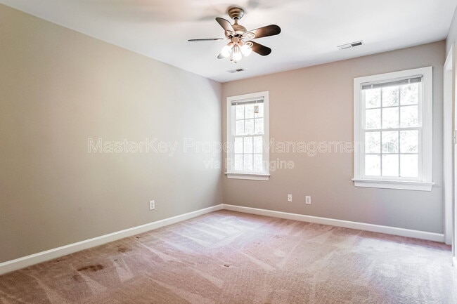 Building Photo - 2304 Knoll Ridge Ln