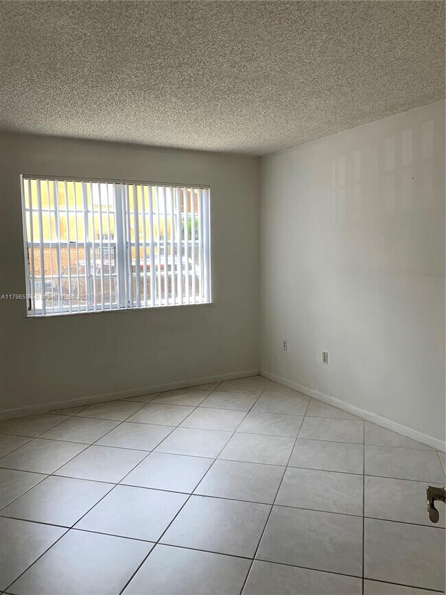 Building Photo - 9711 Fontainebleau Blvd