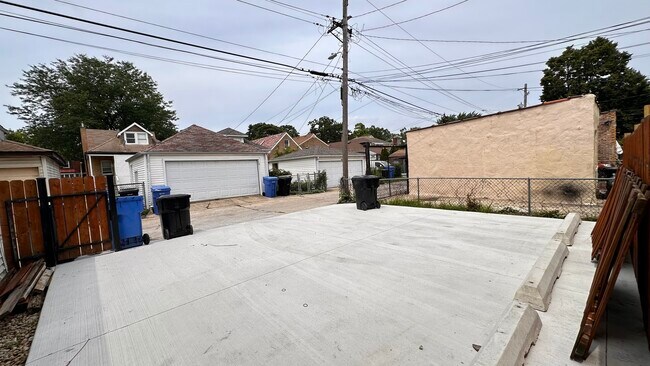 Building Photo - 5632 N St Louis Ave