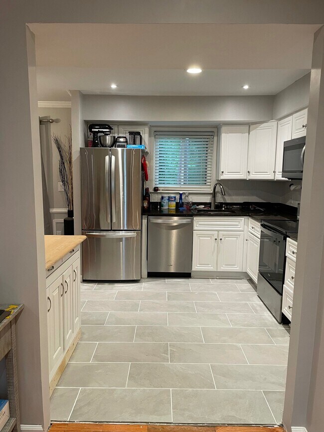 Building Photo - 2285 Emerald Heights Ct