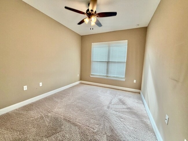 Building Photo - 131 Fetting Ave