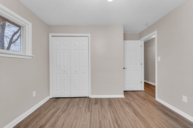 Building Photo - 6775 Middlebrook Blvd