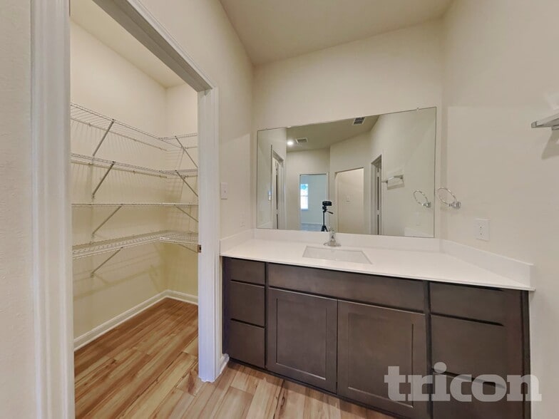 Building Photo - 1903 Belmont Dr