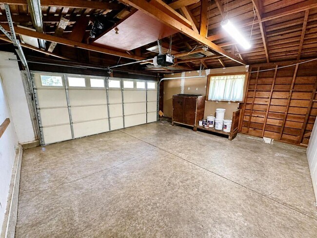 Building Photo - Bright & Spacious 3-Bedroom Home with Expansive Yard in Sacramento
