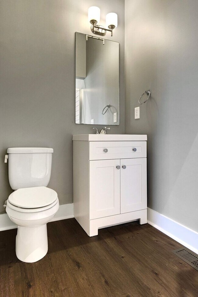 Building Photo - EAST NASHVILLE - FOUR BEDROOM Historic Home with amazing views of Nashville Skyline!