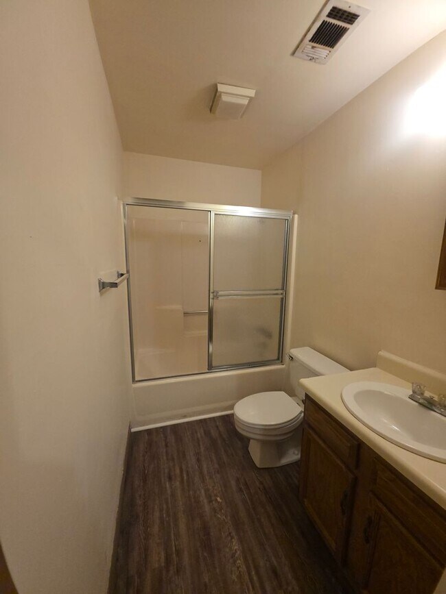 Building Photo - 300 N Hartford Ave