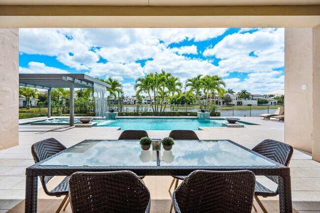 Building Photo - 17511 Cadena Dr