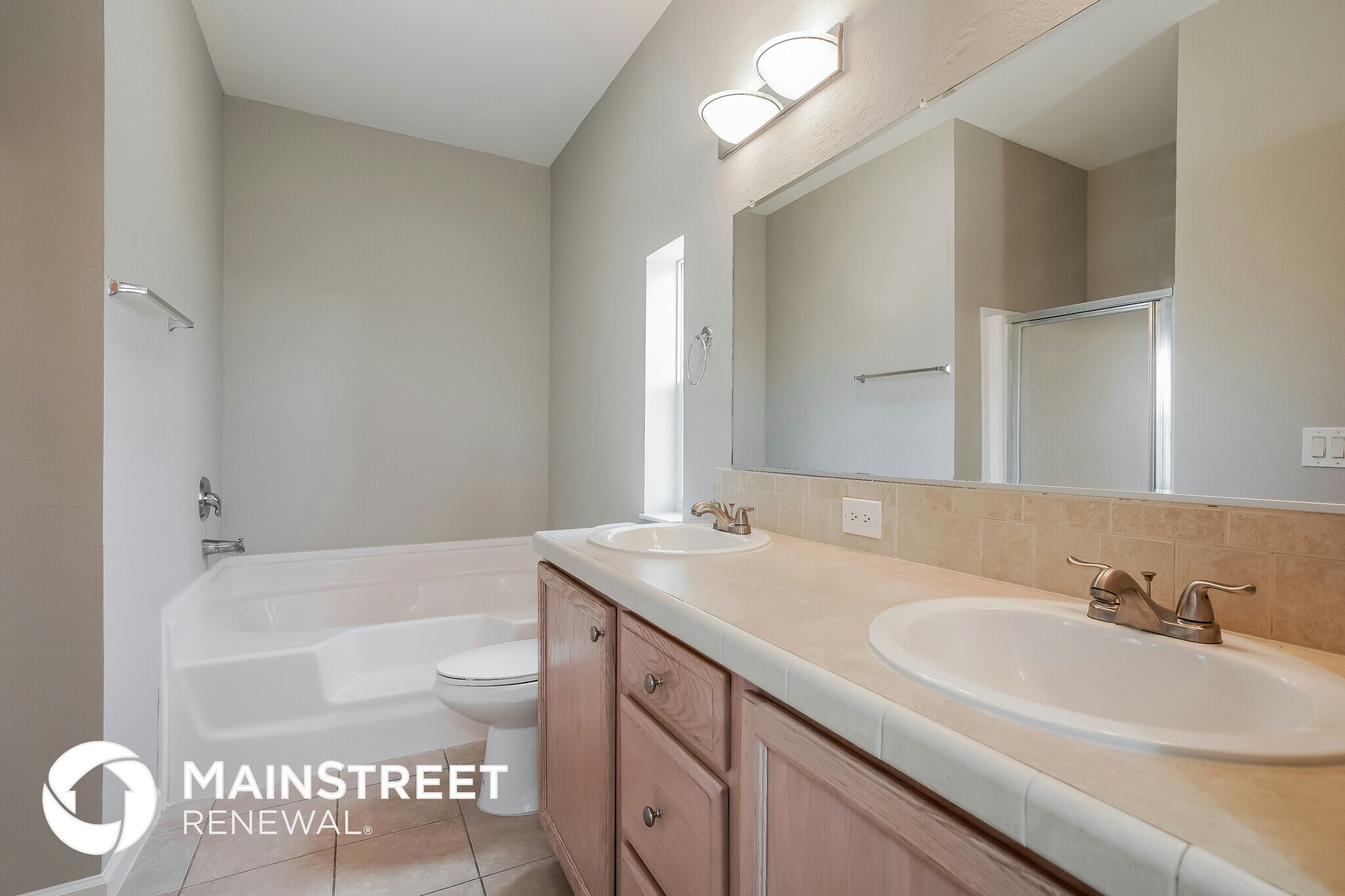 Building Photo - 603 E 8th St