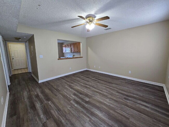 Building Photo - 2100 Ringgold Ct