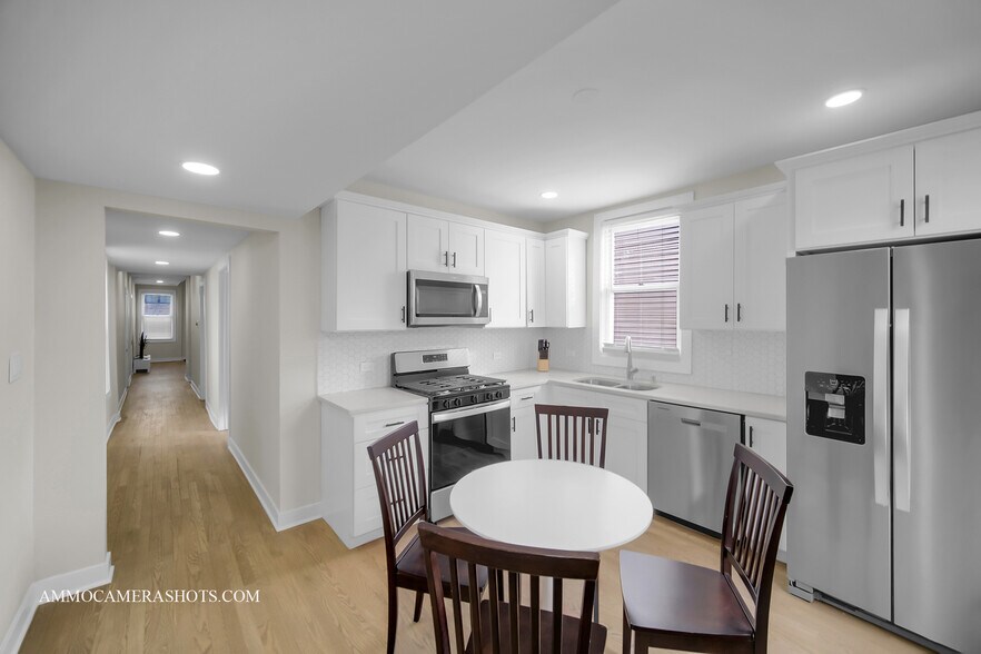 Building Photo - 814 S Leavitt St