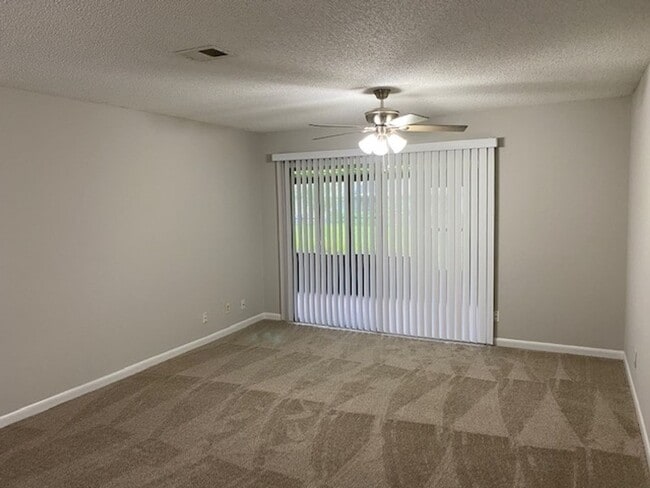 Building Photo - RENOVATED 3/2 TOWNHOUSE MOVE IN READY!