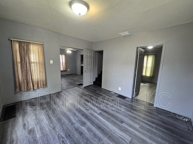 Building Photo - 709 Kern St