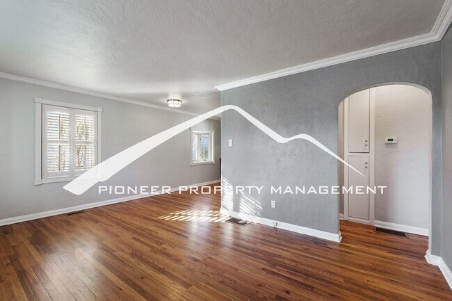 Building Photo - Downtown Charm with Private Yard, Oversized Garage and AC