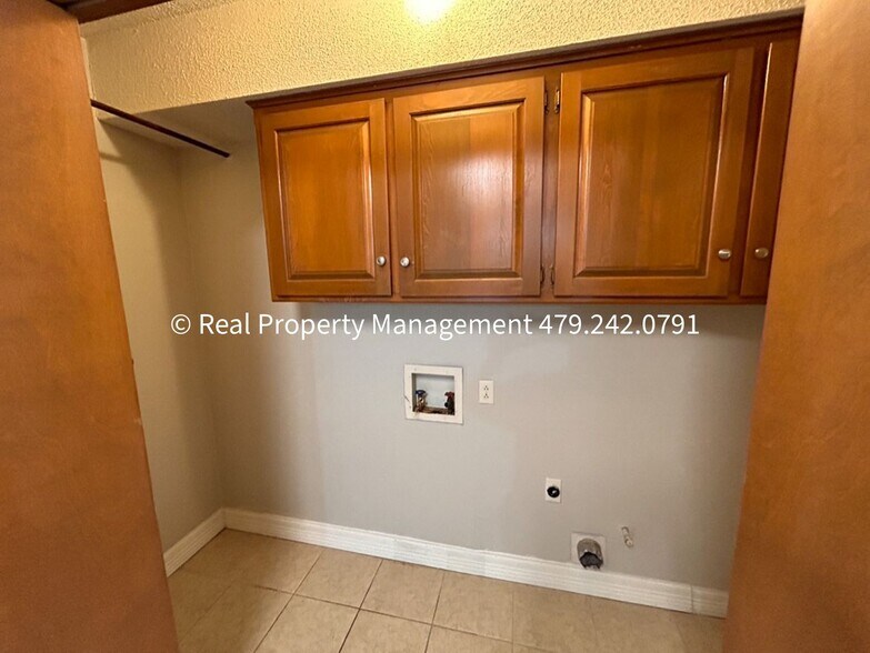 Building Photo - 2320 S 50th St