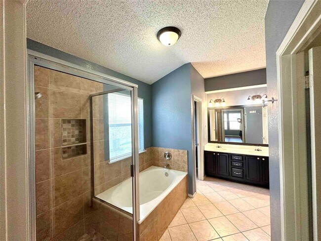 Building Photo - 13225 Amasia Dr