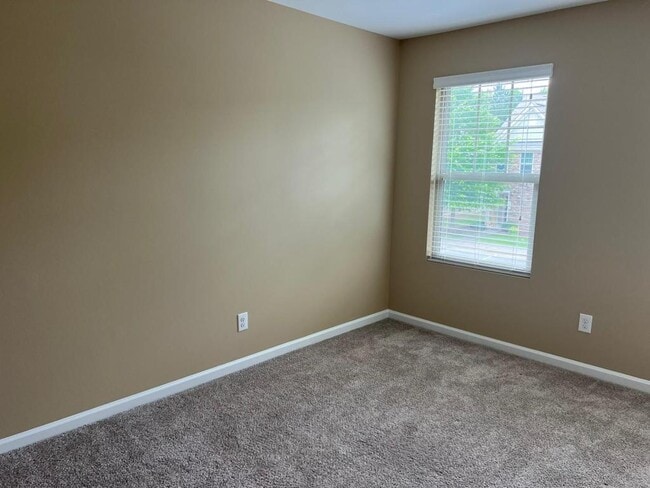 Building Photo - 4472 Middletown Dr