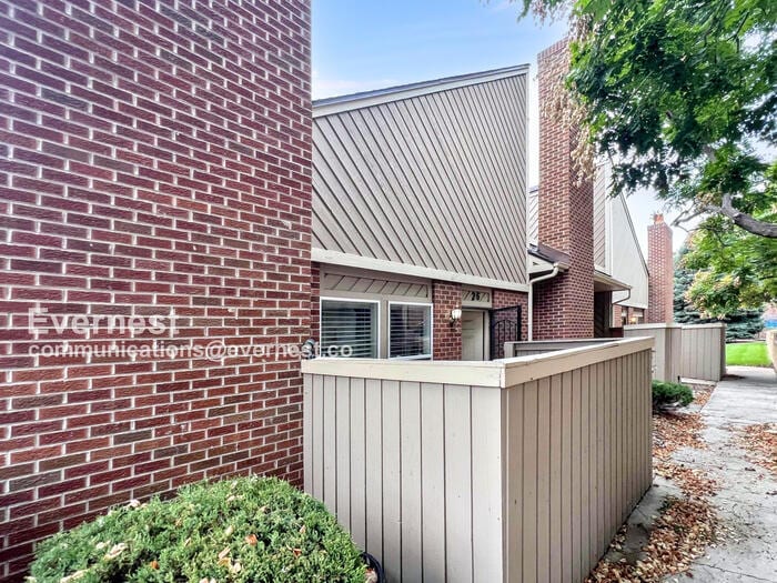 Building Photo - 3300 W Florida Ave