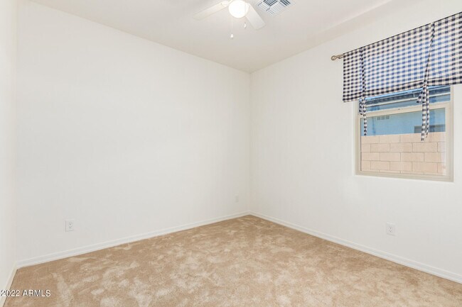 Building Photo - 8759 S 168th Dr